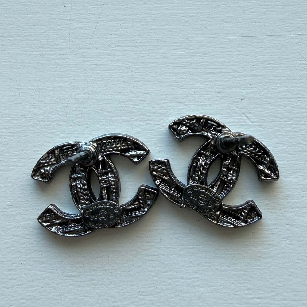 Chanel Classic CC Textured Silver Tone Stud Earrings With Box | Worn Twice - Picture 9 of 13